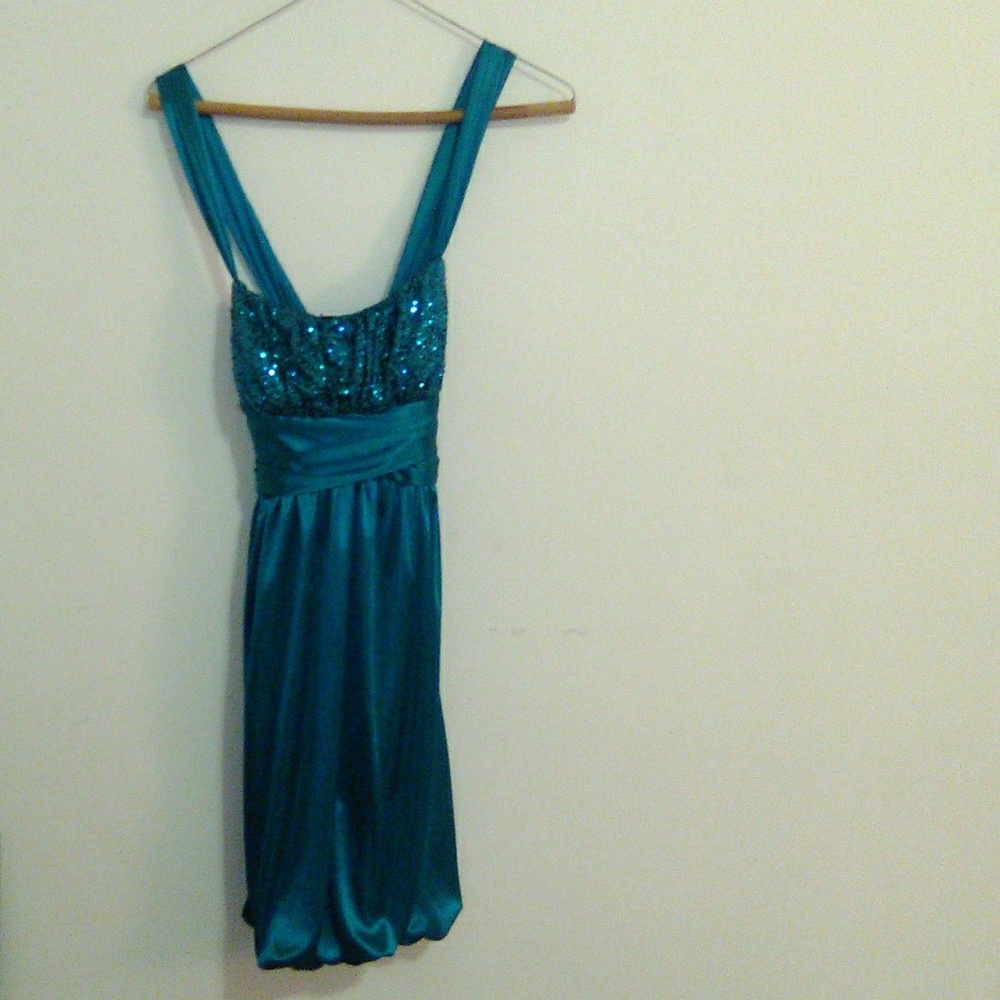 Dress - Picture 2 of 3